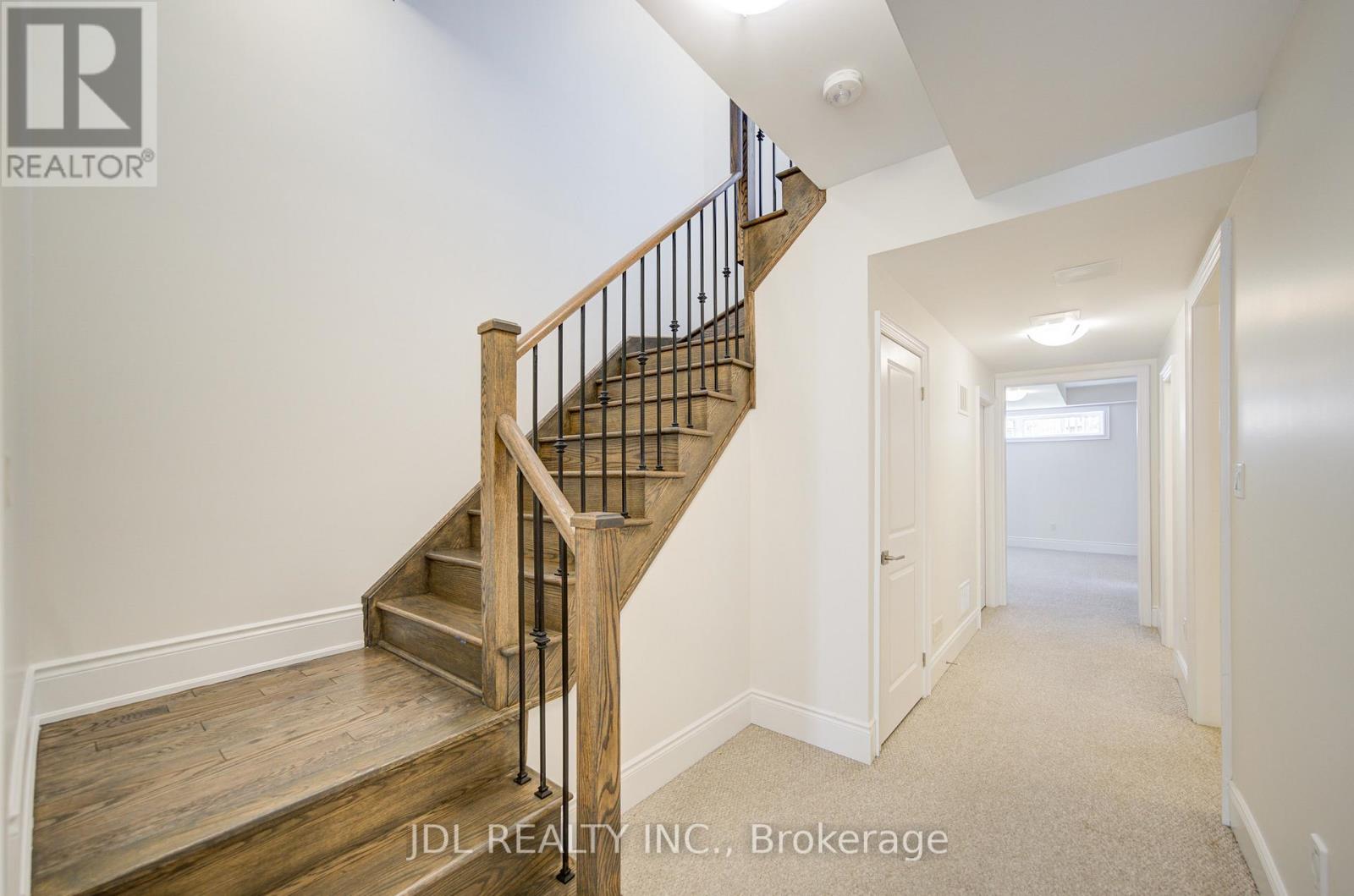 94 Carrville Woods Circle, Vaughan, Ontario  L6A 4Z6 - Photo 4 - N12516438