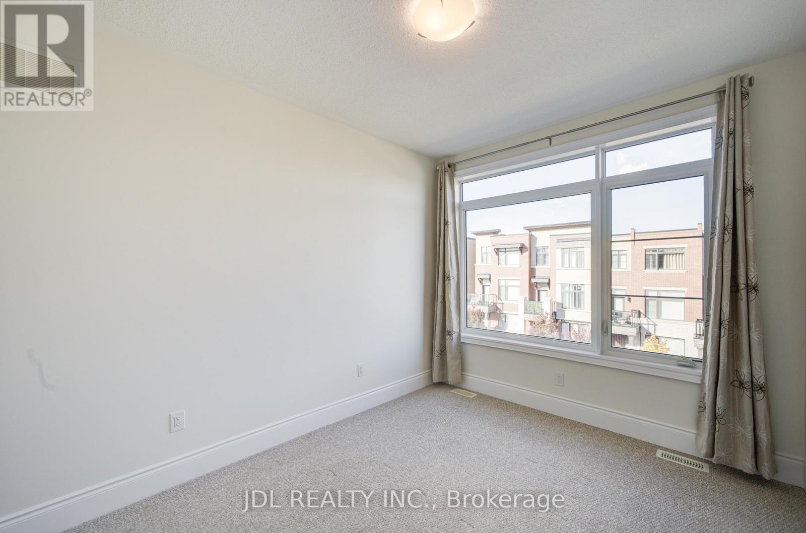 94 Carrville Woods Circle, Vaughan, Ontario  L6A 4Z6 - Photo 43 - N12516438