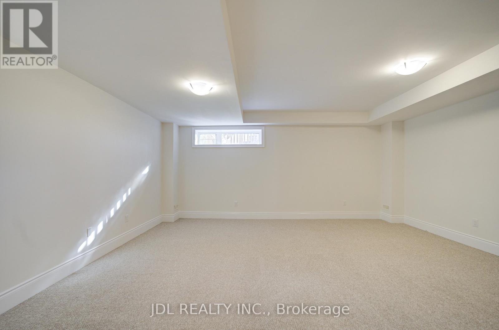 94 Carrville Woods Circle, Vaughan, Ontario  L6A 4Z6 - Photo 5 - N12516438