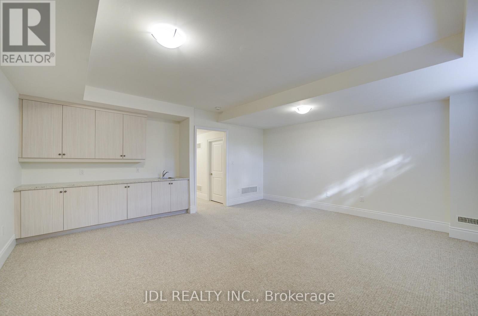 94 Carrville Woods Circle, Vaughan, Ontario  L6A 4Z6 - Photo 6 - N12516438