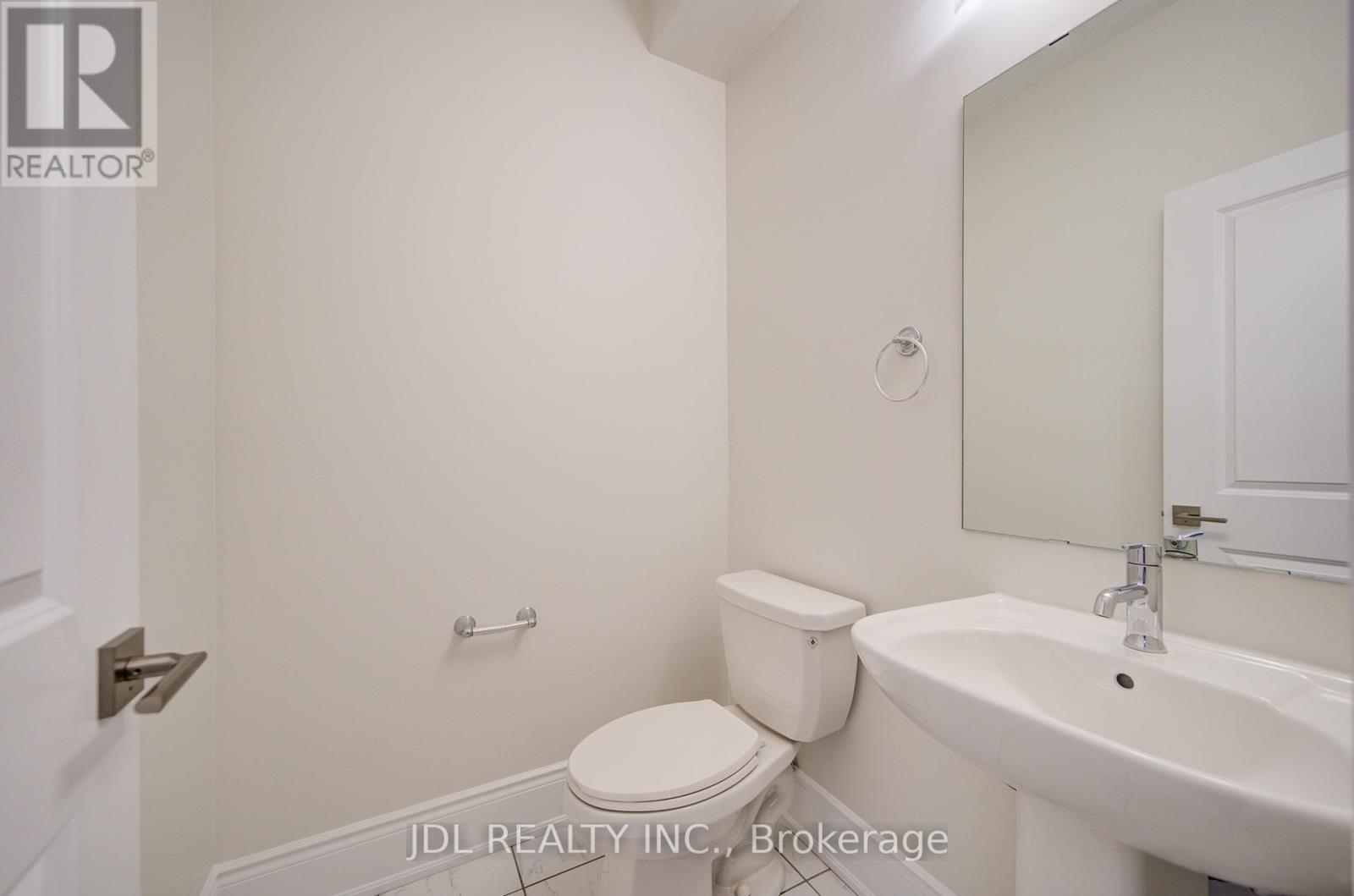 94 Carrville Woods Circle, Vaughan, Ontario  L6A 4Z6 - Photo 7 - N12516438