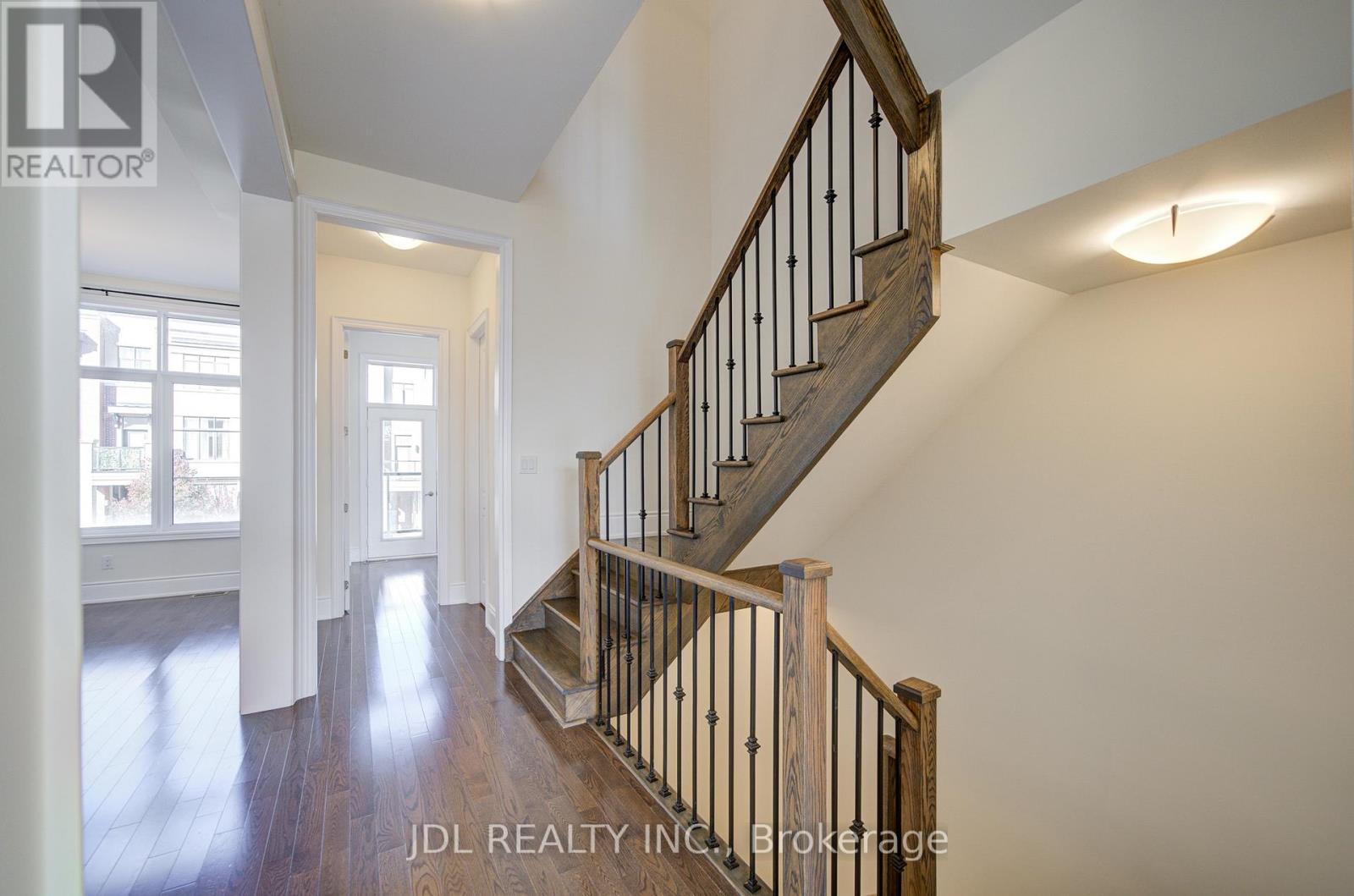 94 Carrville Woods Circle, Vaughan, Ontario  L6A 4Z6 - Photo 8 - N12516438