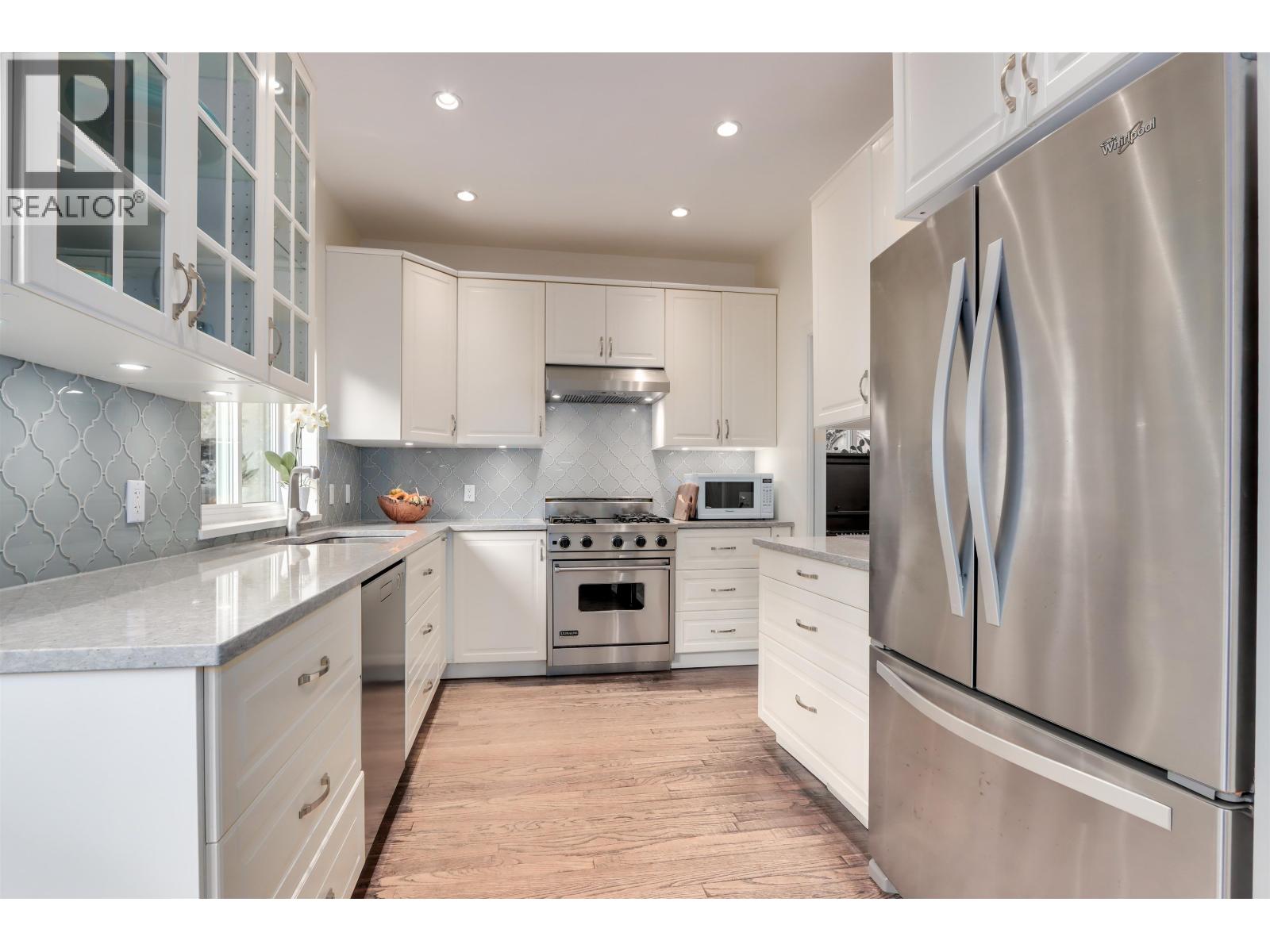 1806 Deep Cove Road, North Vancouver, British Columbia V7G 1S6 - Photo 13 - R3065385