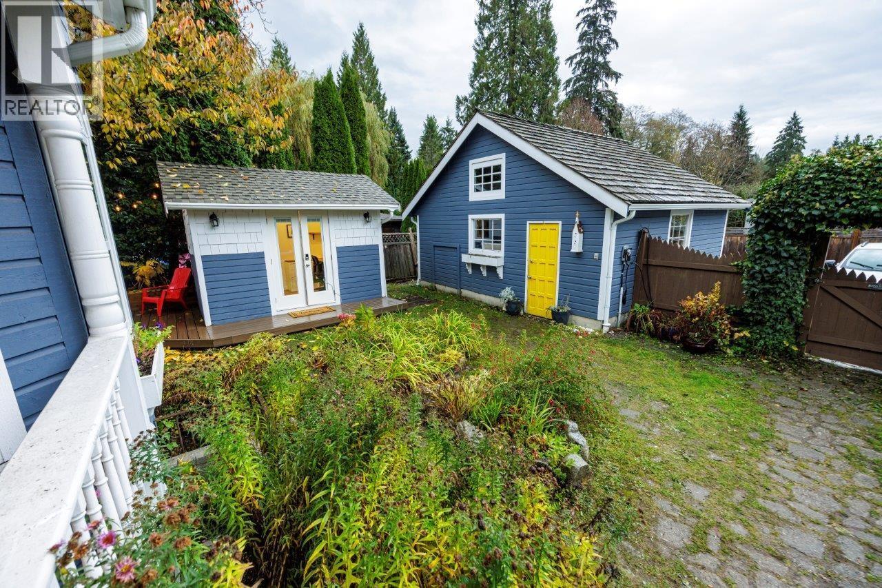 1806 Deep Cove Road, North Vancouver, British Columbia V7G 1S6 - Photo 2 - R3065385