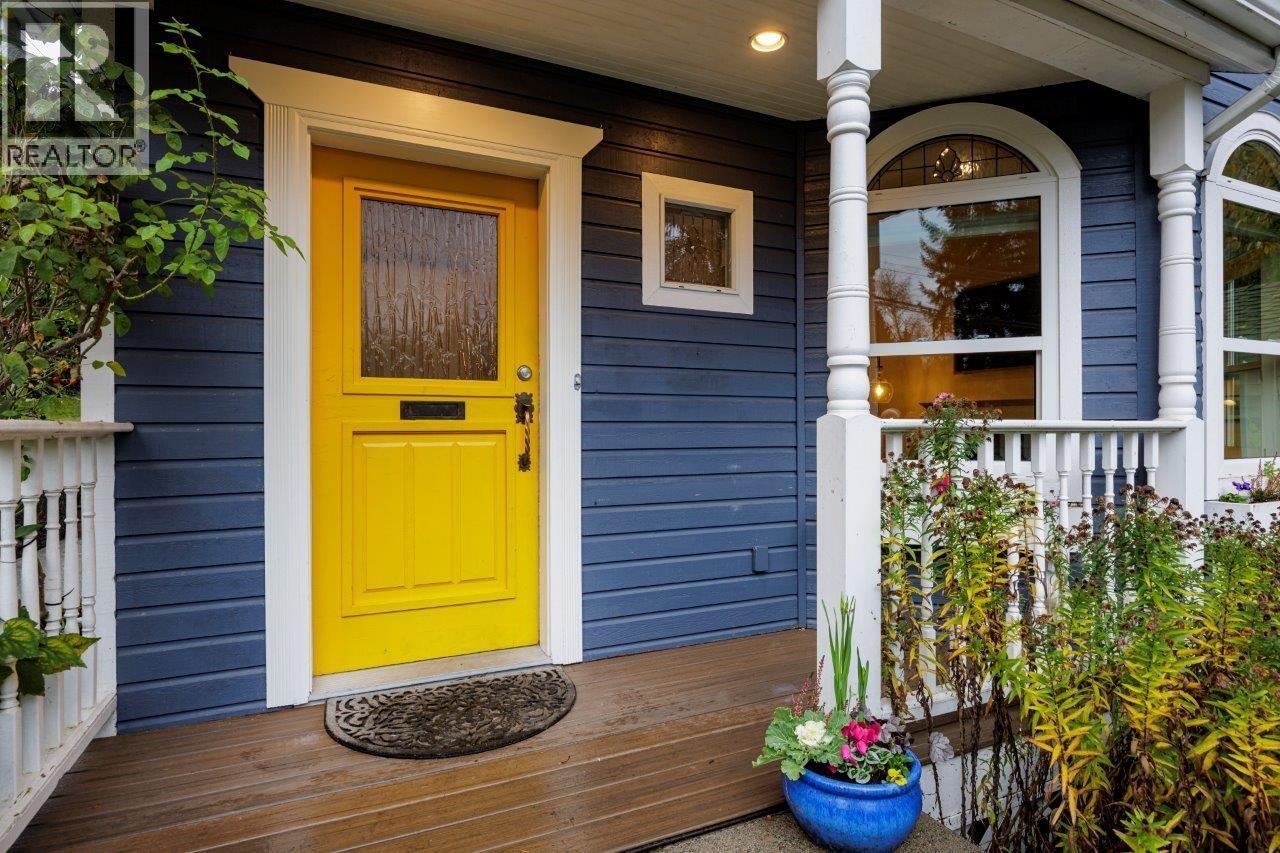 1806 Deep Cove Road, North Vancouver, British Columbia V7G 1S6 - Photo 3 - R3065385