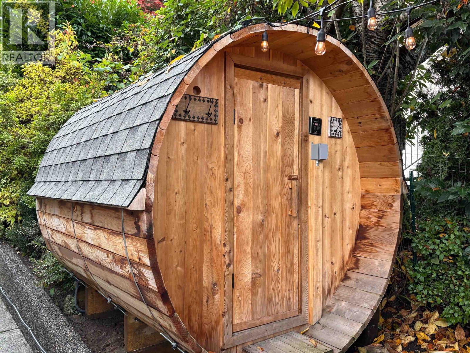 1806 Deep Cove Road, North Vancouver, British Columbia V7G 1S6 - Photo 36 - R3065385