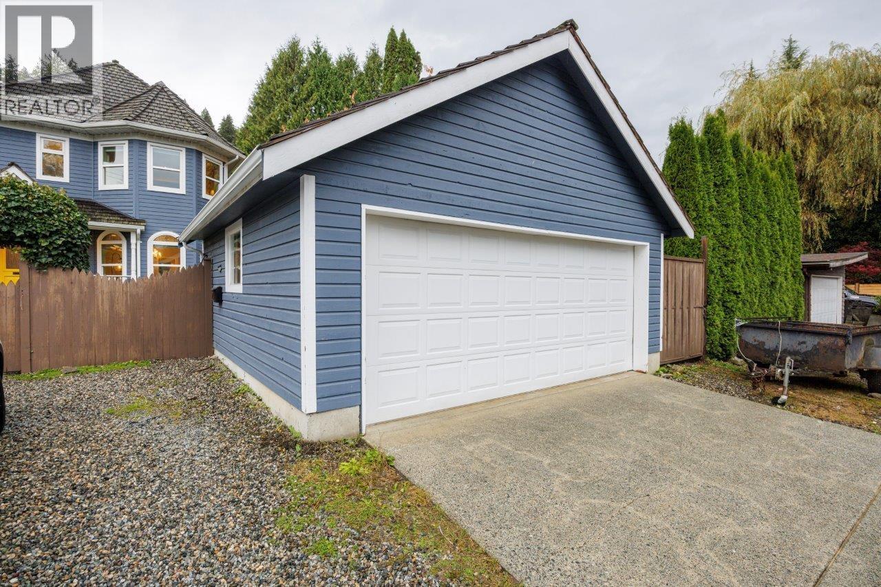 1806 Deep Cove Road, North Vancouver, British Columbia V7G 1S6 - Photo 39 - R3065385