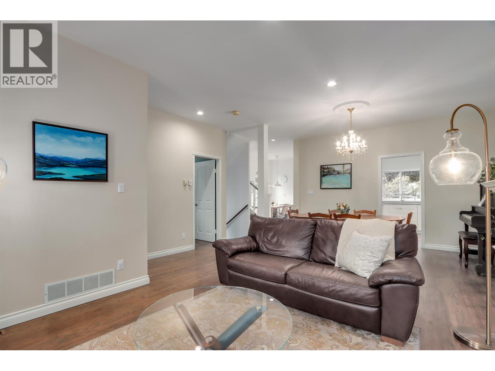 1806 Deep Cove Road, North Vancouver, British Columbia V7G 1S6 - Photo 8 - R3065385