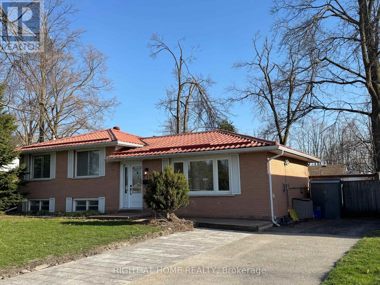 219 STEEL STREET, Barrie, Ontario