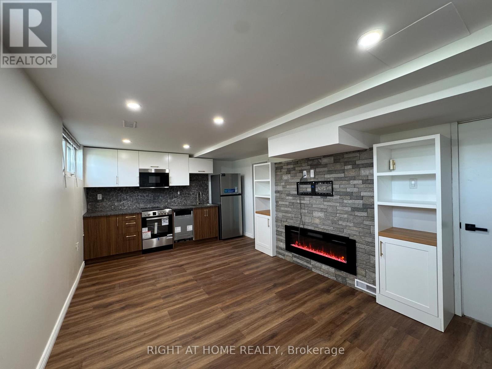 219 Steel Street, Barrie, Ontario  L4M 2G8 - Photo 4 - S12516402