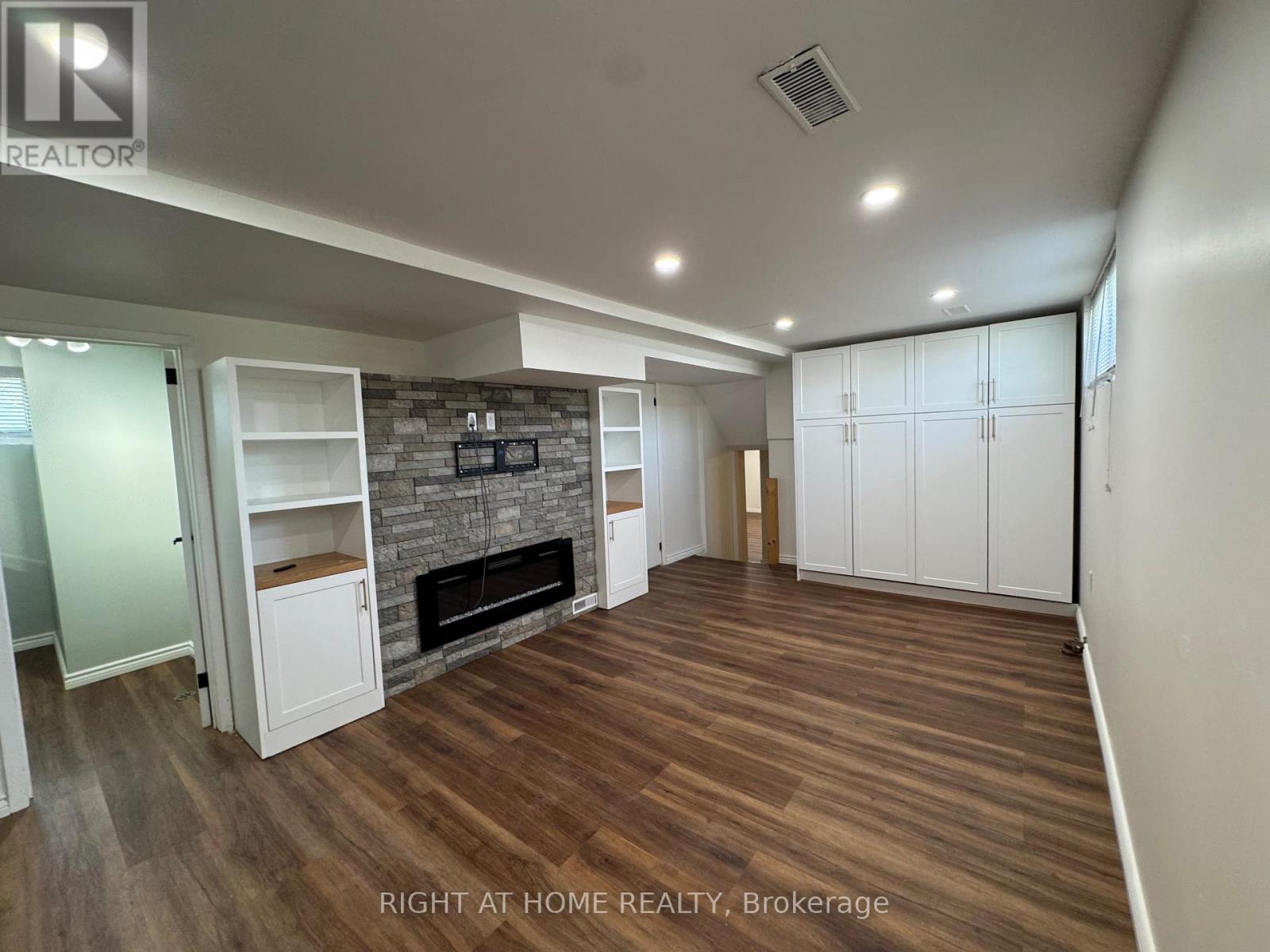 219 Steel Street, Barrie, Ontario  L4M 2G8 - Photo 5 - S12516402