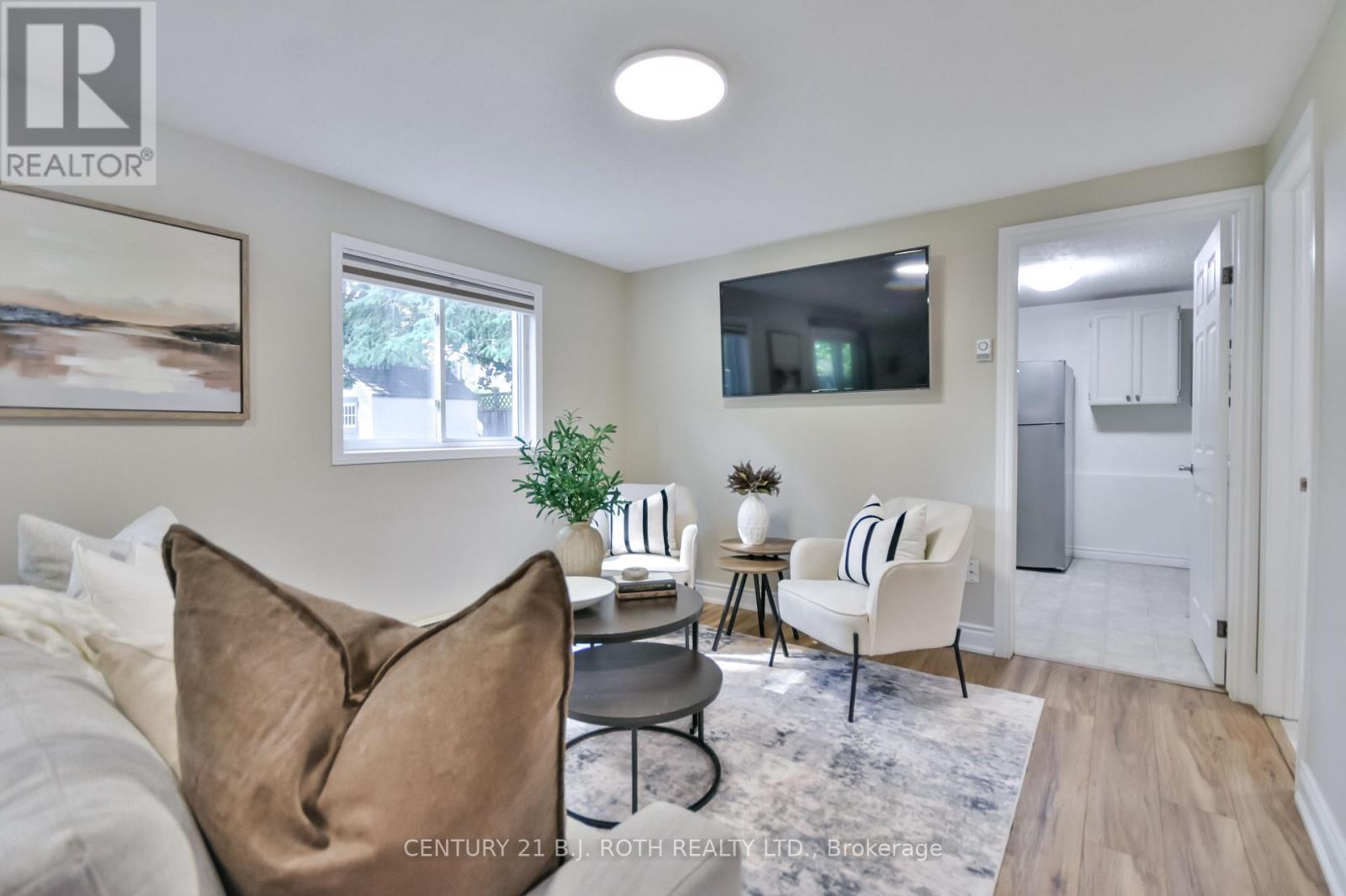 49 Ridgeway Avenue, Barrie (Allandale Heights), Ontario  L4N 5M2 - Photo 10 - S12516414