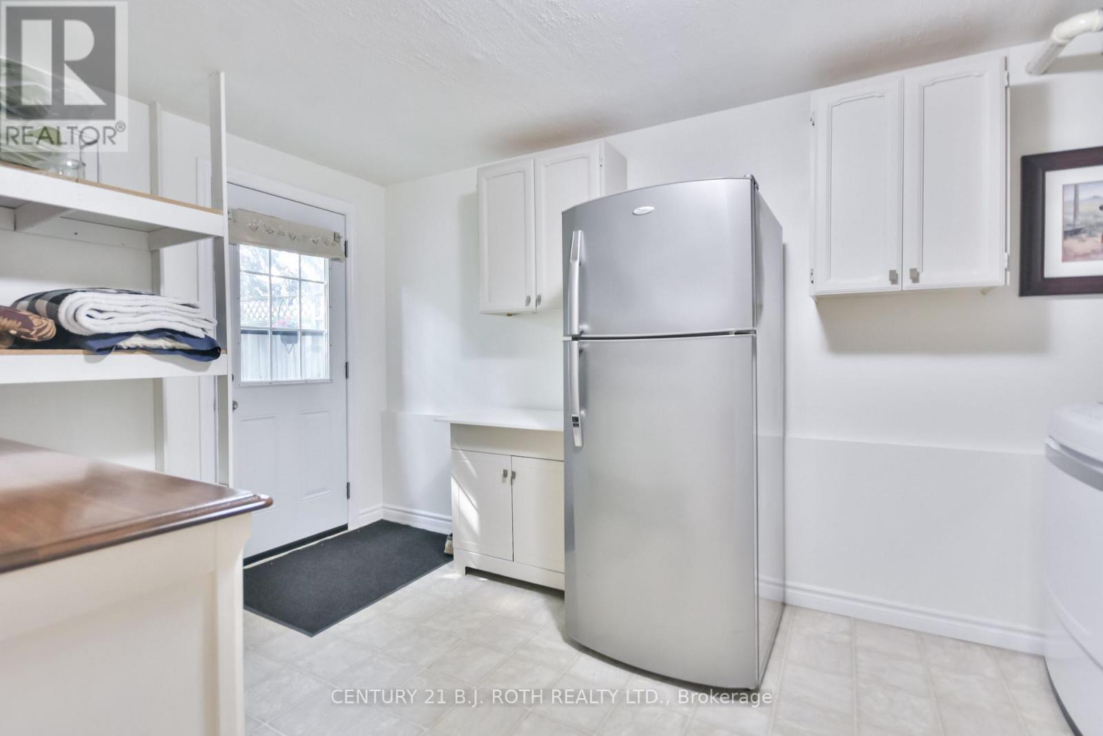 49 Ridgeway Avenue, Barrie (Allandale Heights), Ontario  L4N 5M2 - Photo 13 - S12516414