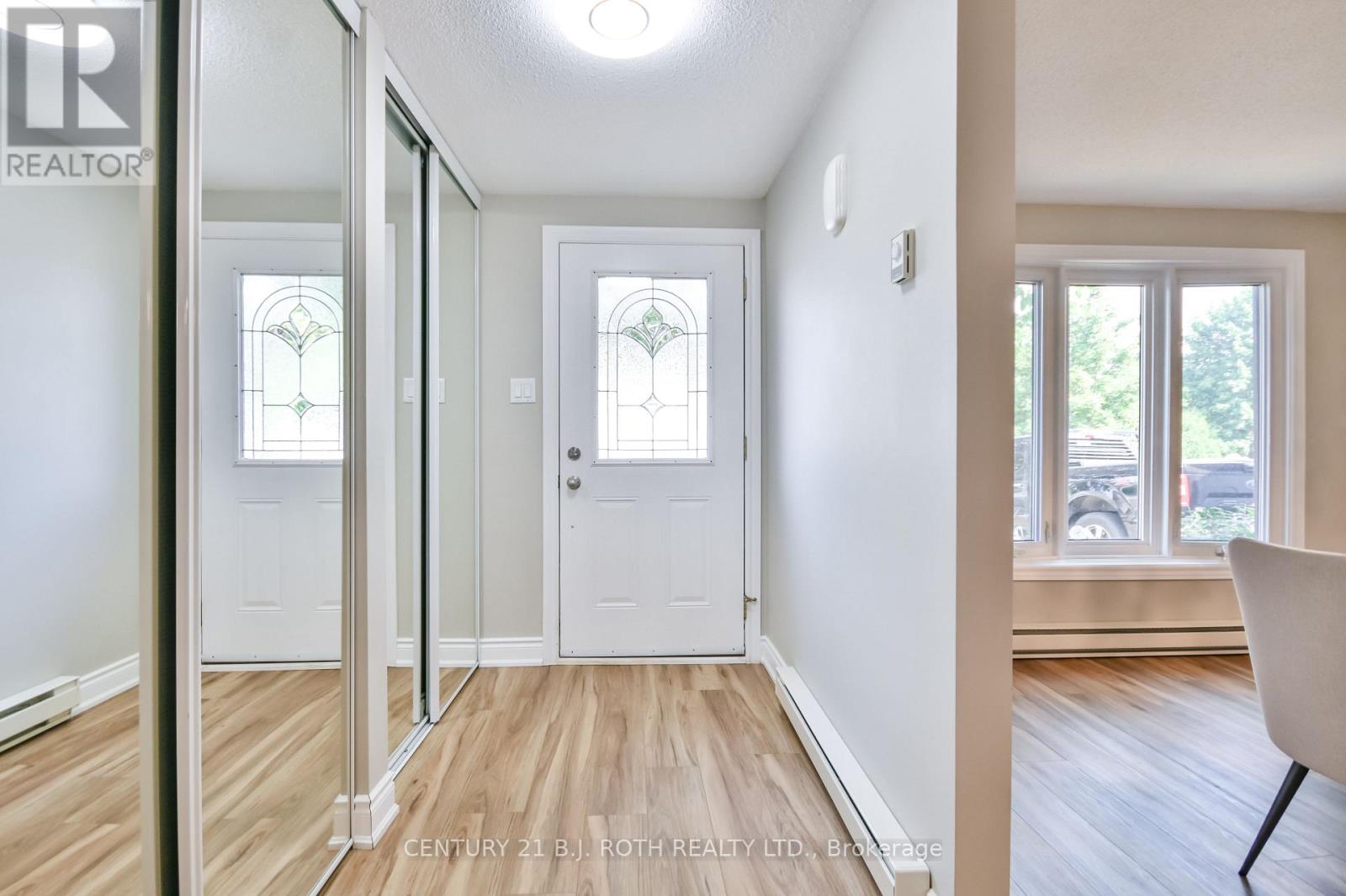 49 Ridgeway Avenue, Barrie (Allandale Heights), Ontario  L4N 5M2 - Photo 2 - S12516414