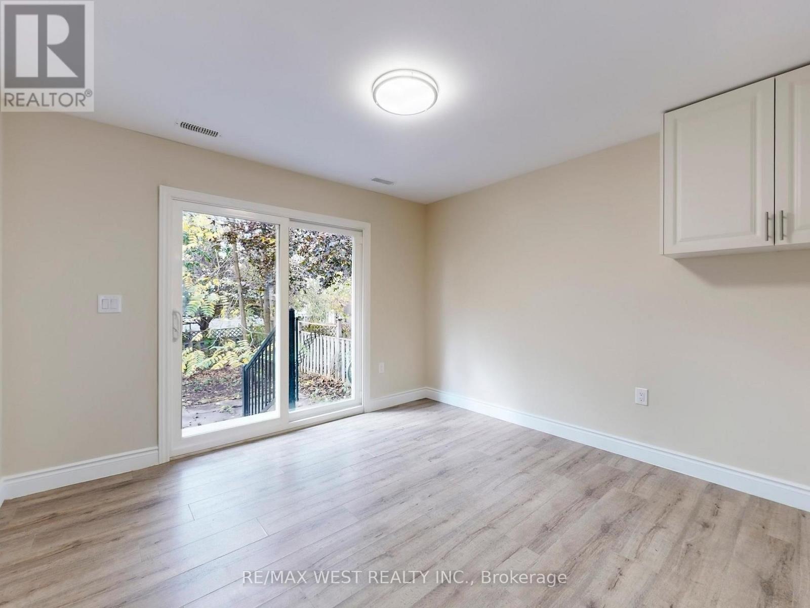 292 St Vincent Street, Barrie (Wellington), Ontario  L4M 4A1 - Photo 10 - S12516496