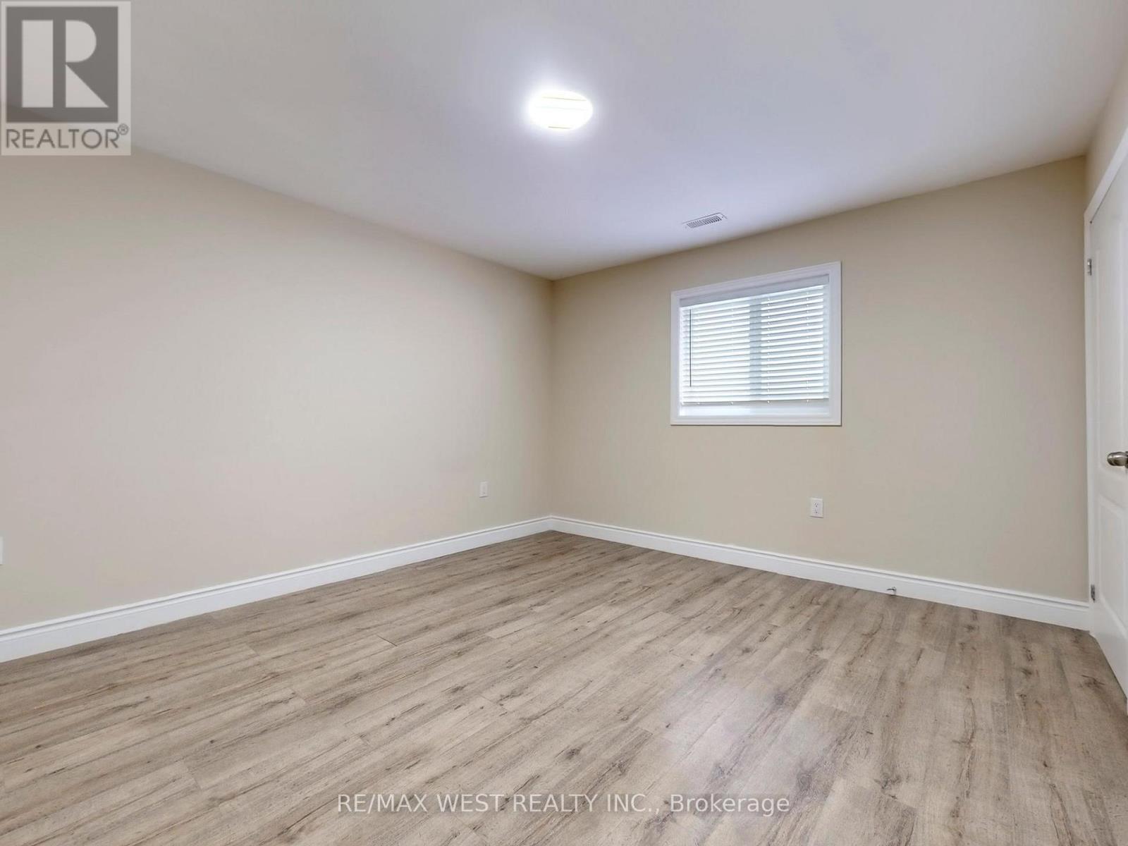 292 St Vincent Street, Barrie (Wellington), Ontario  L4M 4A1 - Photo 12 - S12516496