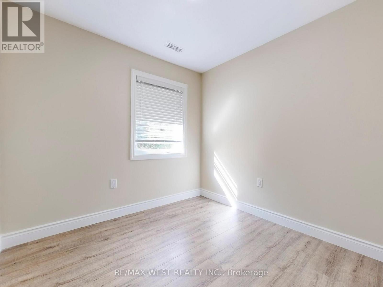 292 St Vincent Street, Barrie (Wellington), Ontario  L4M 4A1 - Photo 15 - S12516496