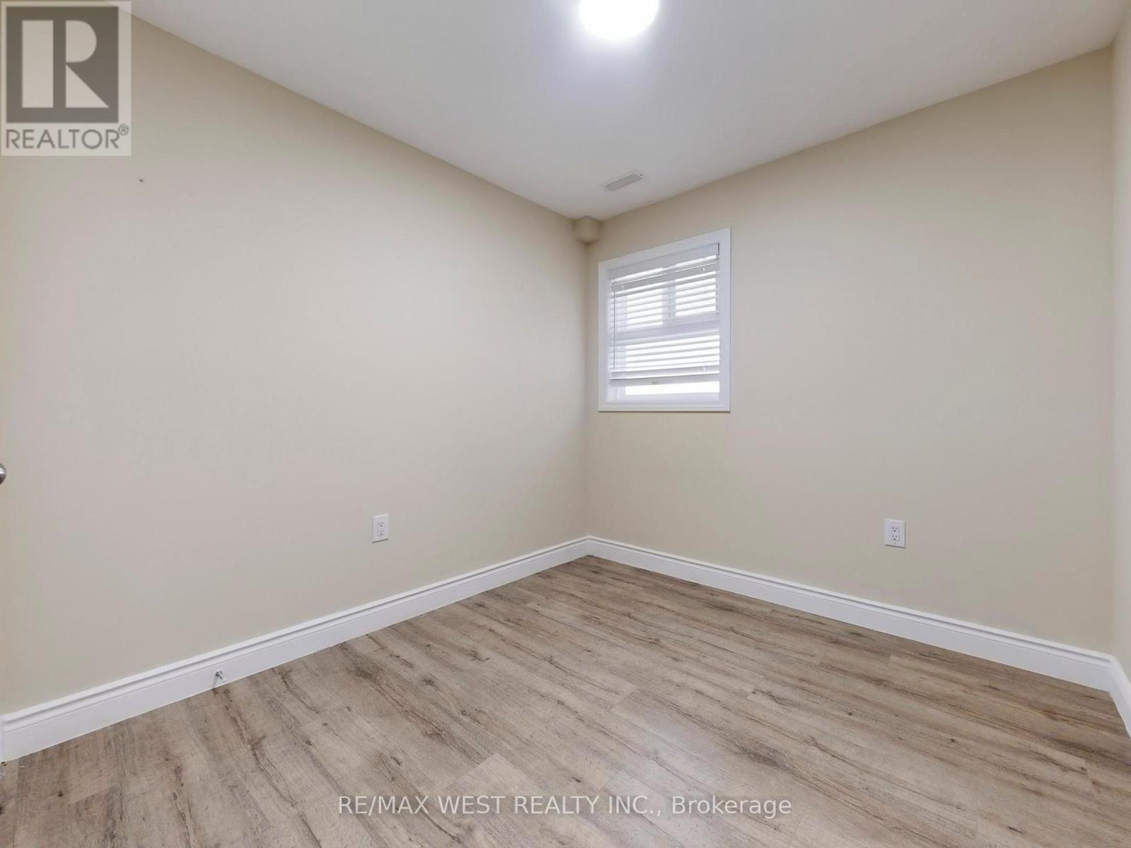 292 St Vincent Street, Barrie (Wellington), Ontario  L4M 4A1 - Photo 16 - S12516496