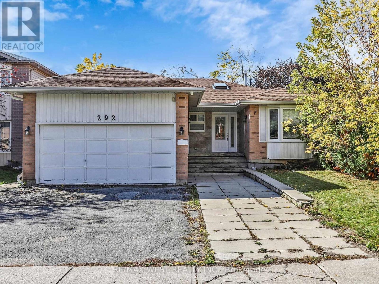 292 St Vincent Street, Barrie (Wellington), Ontario  L4M 4A1 - Photo 2 - S12516496