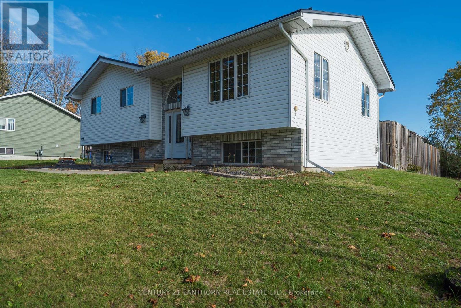 144 Centre Street, Deseronto, Ontario K0K 1X0 - Photo 3 - X12504332