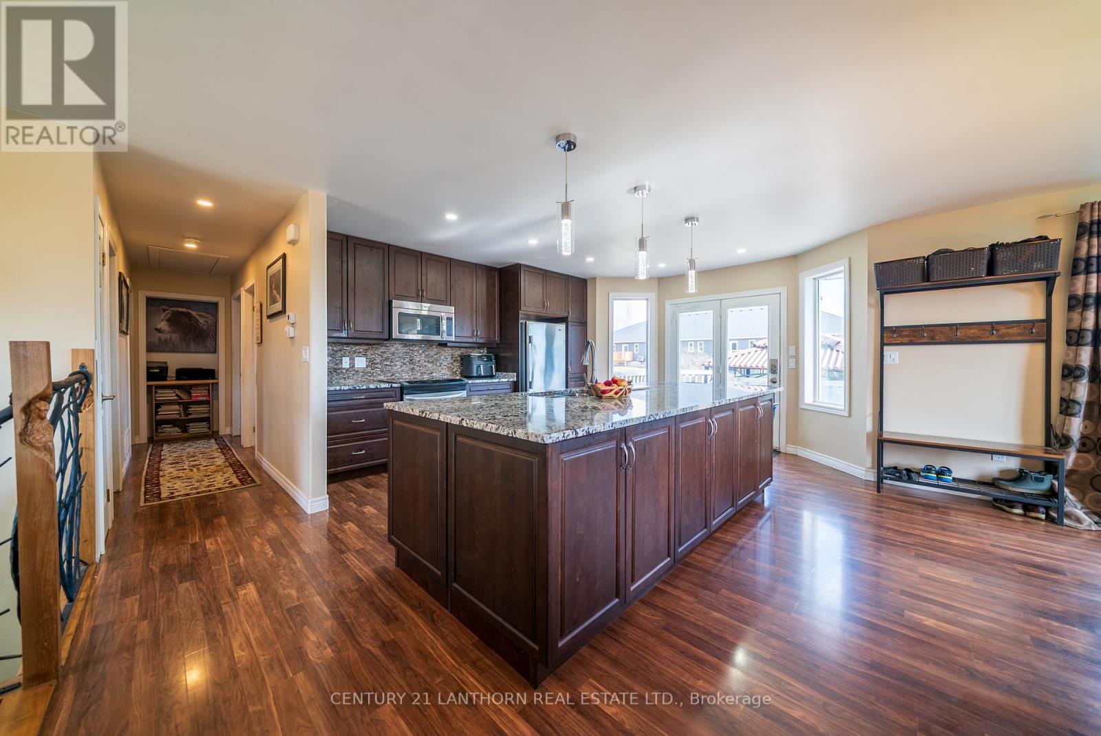 144 Centre Street, Deseronto, Ontario K0K 1X0 - Photo 5 - X12504332