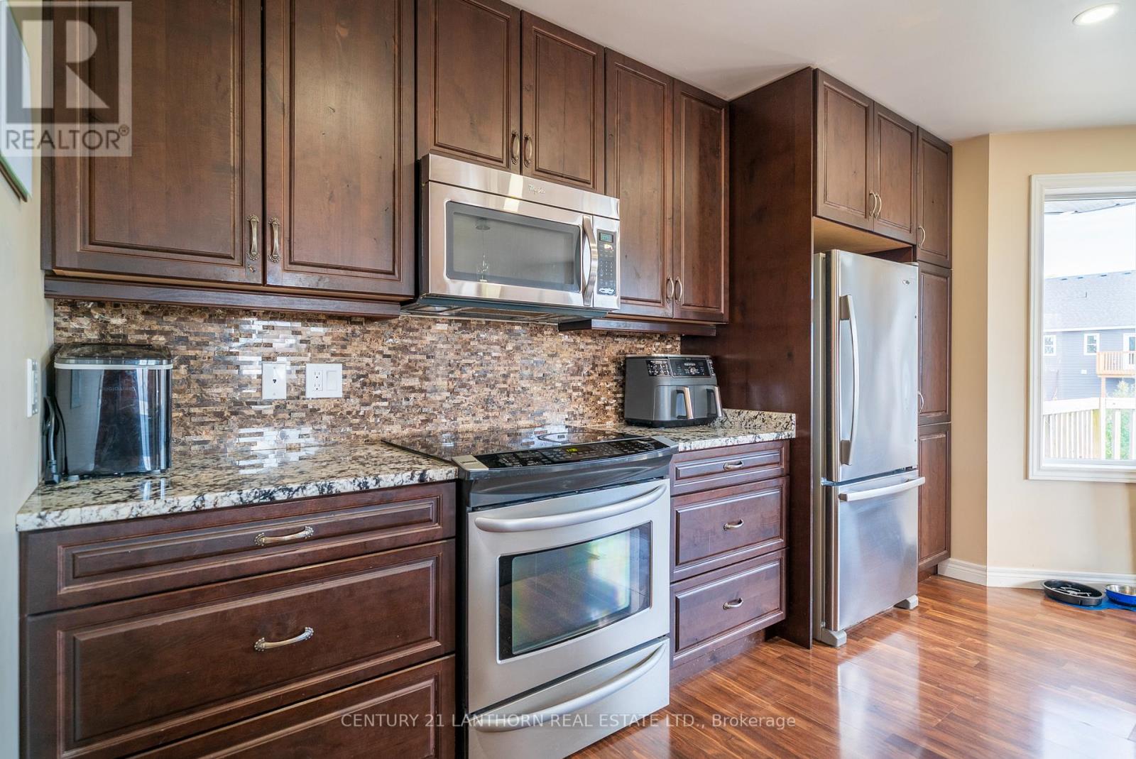 144 Centre Street, Deseronto, Ontario K0K 1X0 - Photo 6 - X12504332