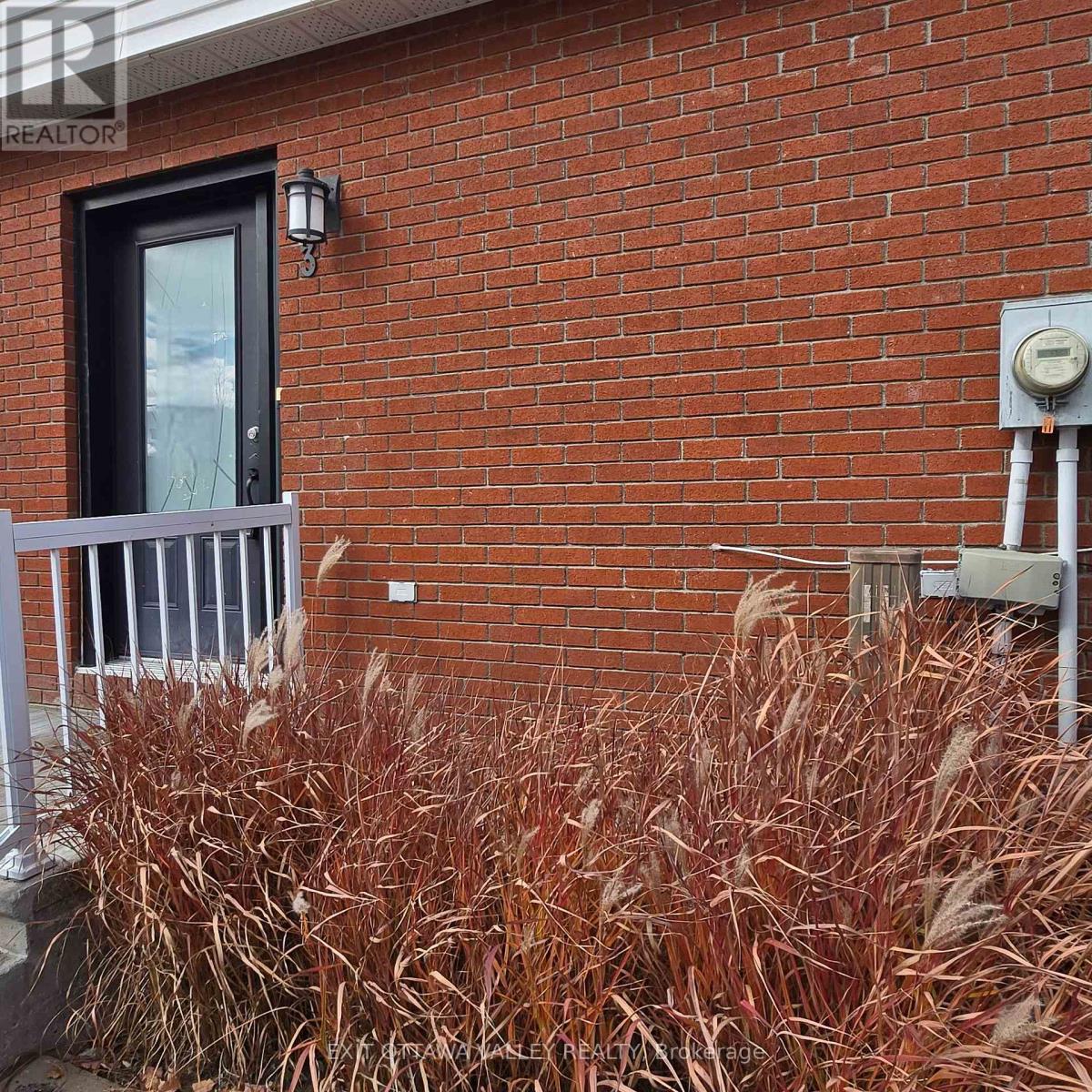 3 - 10 Charles Street, Arnprior, Ontario K7S 1A7 - Photo 3 - X12515360