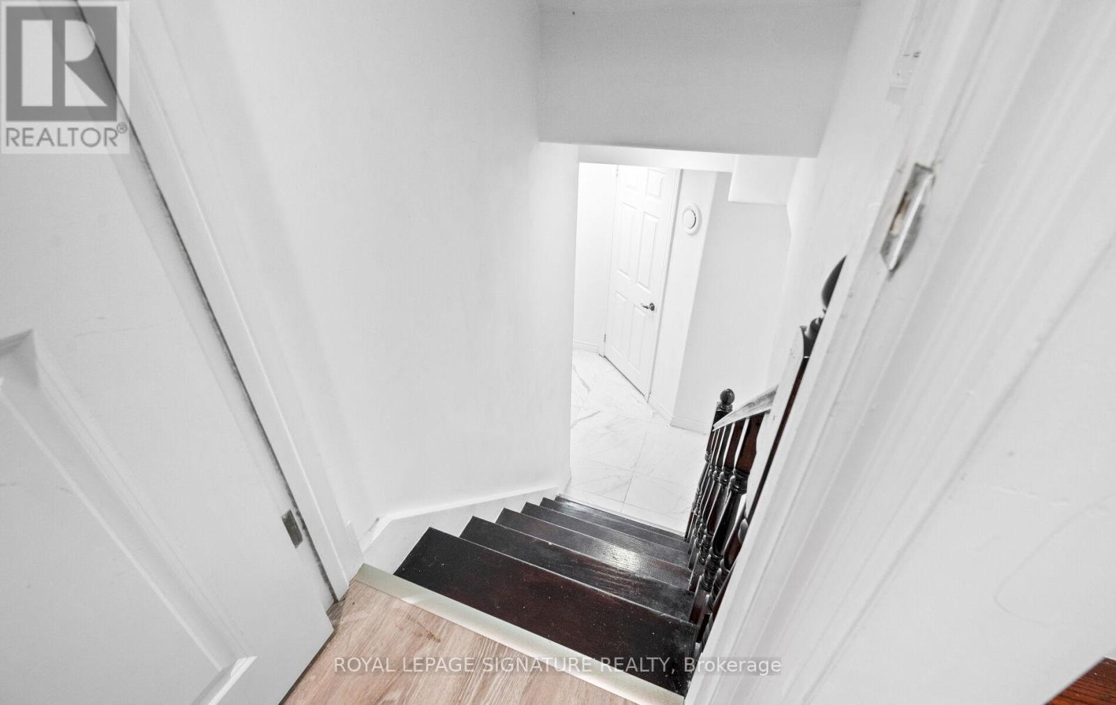 16 Kingsborough Crescent, Toronto, Ontario M9R 2T9 - Photo 33 - W12514586