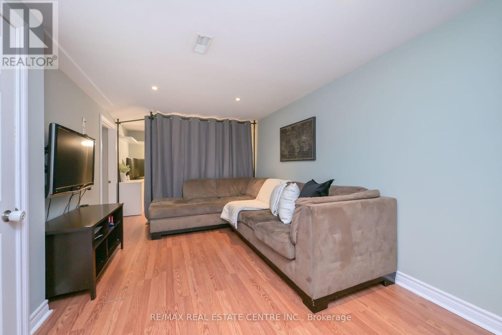 22 Morpeth Road, Brampton, Ontario  L6W 2Z2 - Photo 24 - W12516054