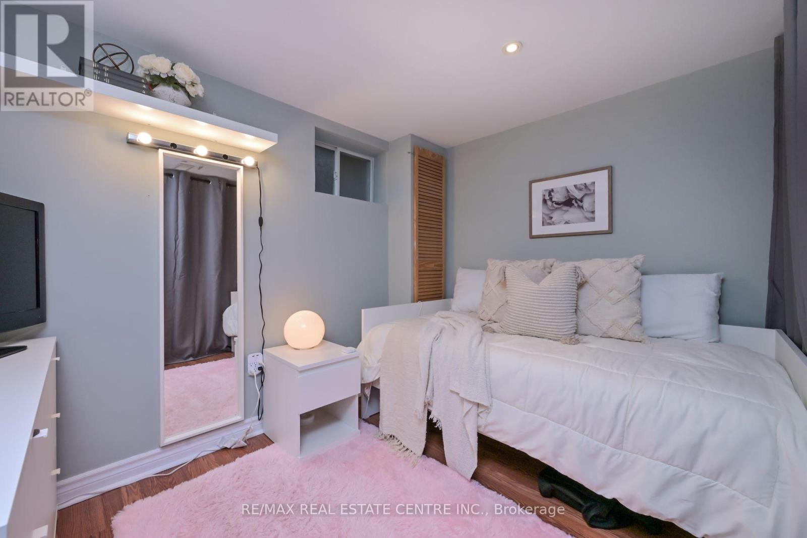 22 Morpeth Road, Brampton, Ontario  L6W 2Z2 - Photo 28 - W12516054