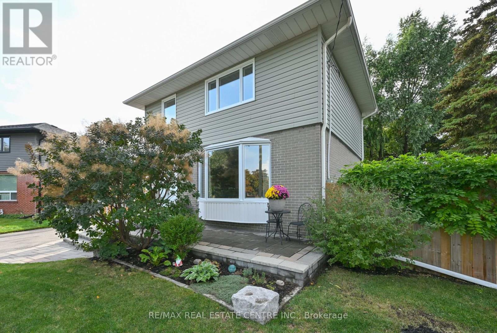 22 Morpeth Road, Brampton, Ontario  L6W 2Z2 - Photo 3 - W12516054