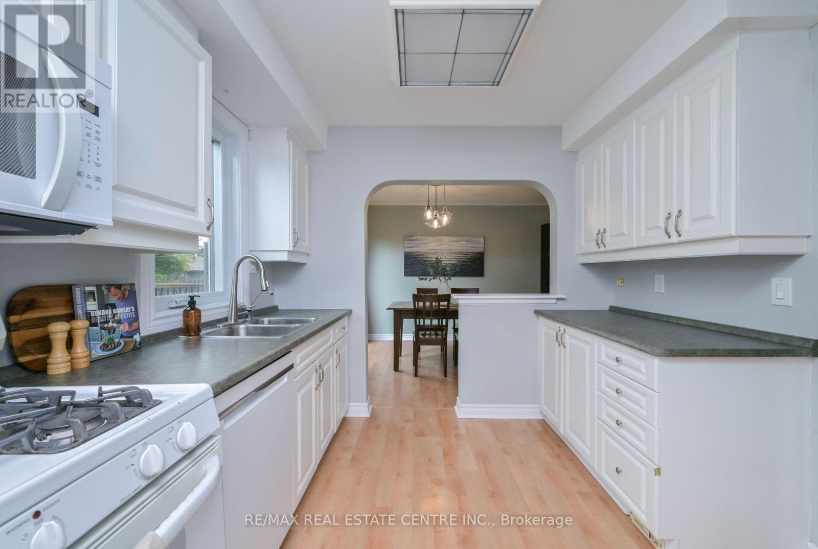 22 Morpeth Road, Brampton, Ontario  L6W 2Z2 - Photo 7 - W12516054