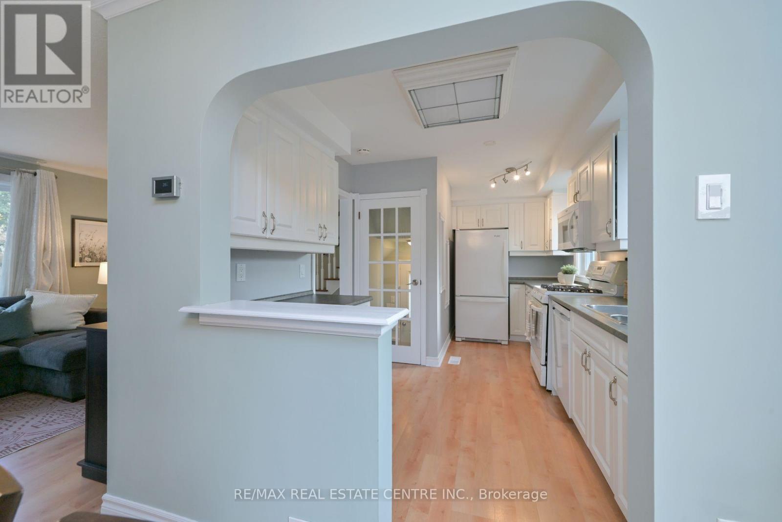 22 Morpeth Road, Brampton, Ontario  L6W 2Z2 - Photo 8 - W12516054