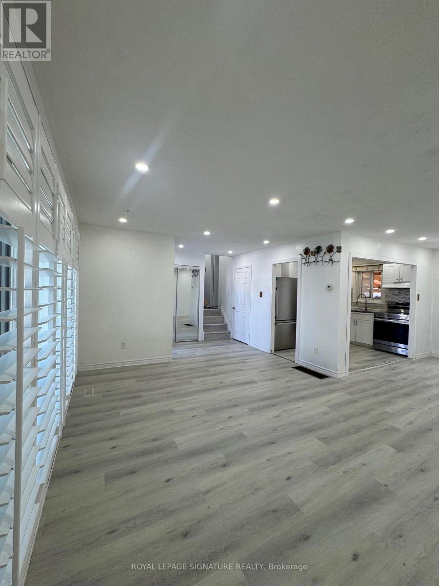 10 Heatherside Court, Brampton, Ontario  L6S 1N9 - Photo 4 - W12516058