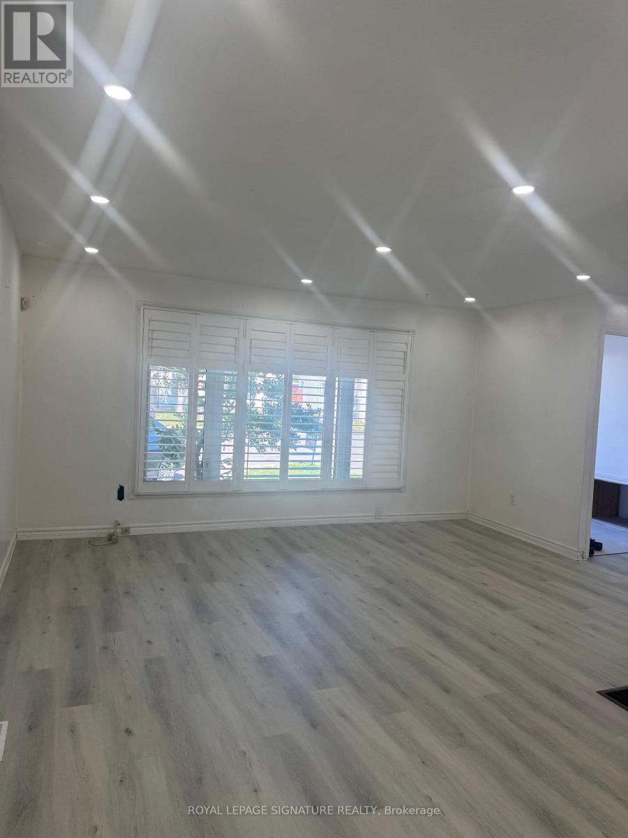 10 Heatherside Court, Brampton, Ontario  L6S 1N9 - Photo 5 - W12516058