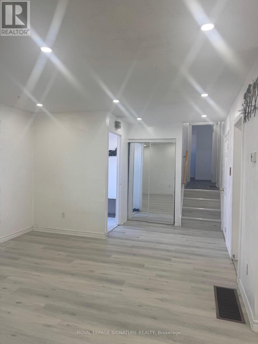 10 Heatherside Court, Brampton, Ontario  L6S 1N9 - Photo 6 - W12516058