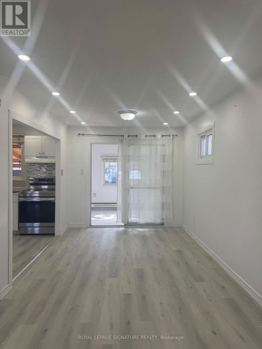 10 Heatherside Court, Brampton, Ontario  L6S 1N9 - Photo 7 - W12516058