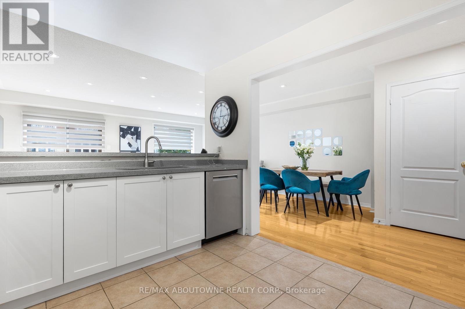 3962 Stardust Drive, Mississauga, Ontario  L5M 8A5 - Photo 12 - W12516086