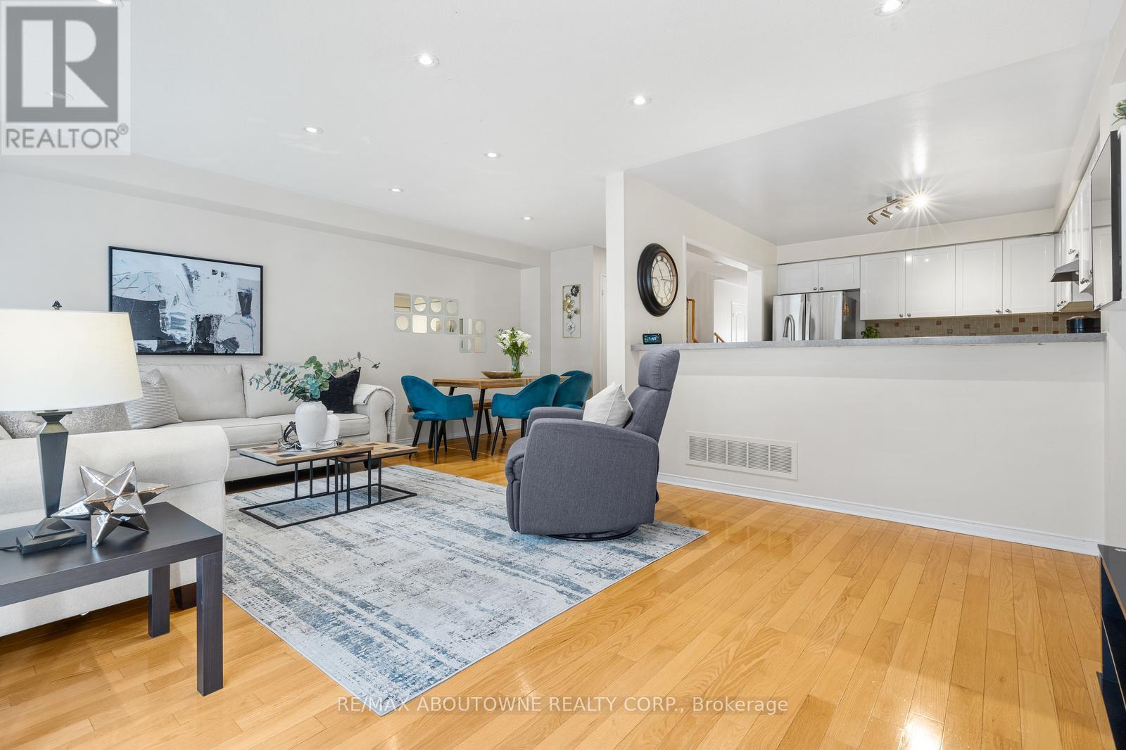 3962 Stardust Drive, Mississauga, Ontario  L5M 8A5 - Photo 14 - W12516086