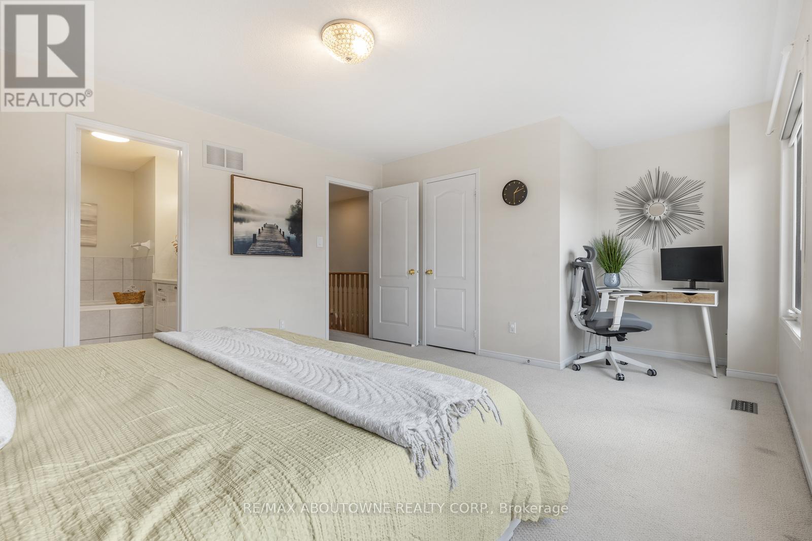 3962 Stardust Drive, Mississauga, Ontario  L5M 8A5 - Photo 22 - W12516086