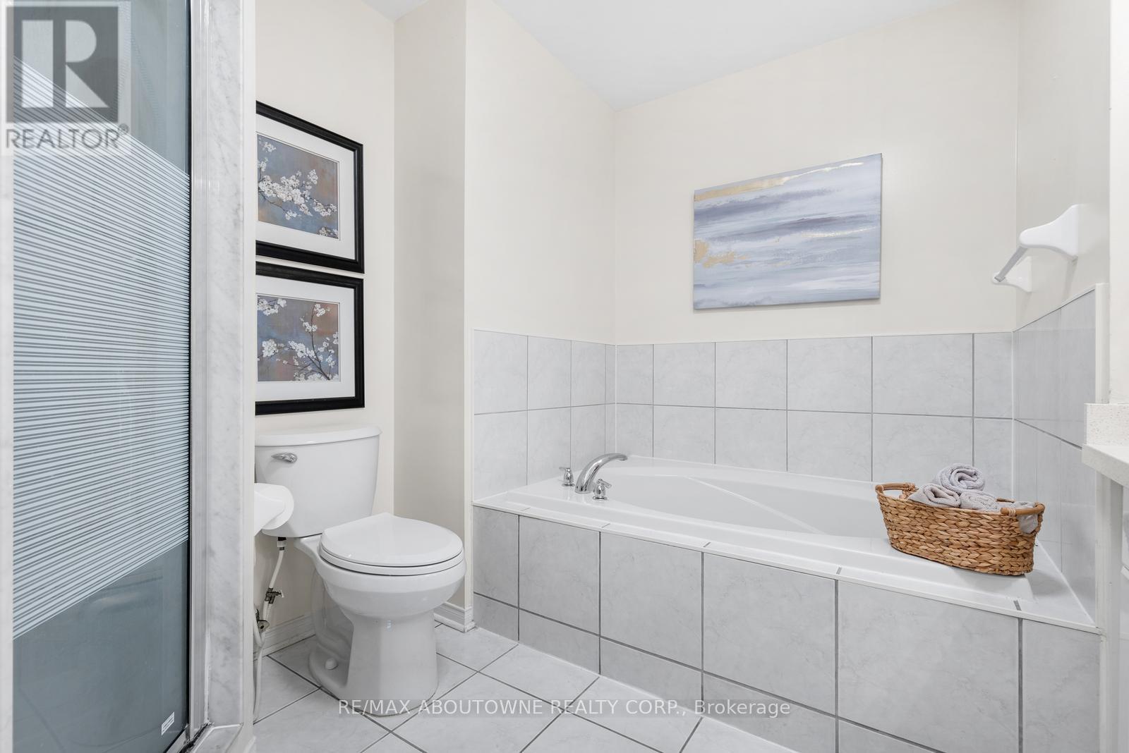 3962 Stardust Drive, Mississauga, Ontario  L5M 8A5 - Photo 25 - W12516086