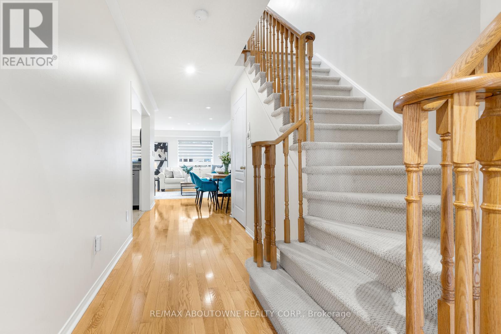 3962 Stardust Drive, Mississauga, Ontario  L5M 8A5 - Photo 5 - W12516086