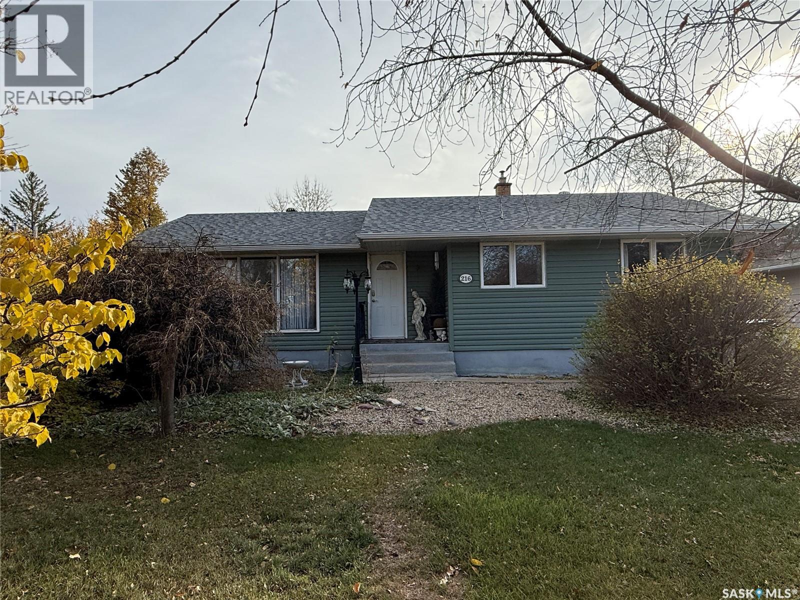 216 Ash DRIVE, Weyburn, Saskatchewan