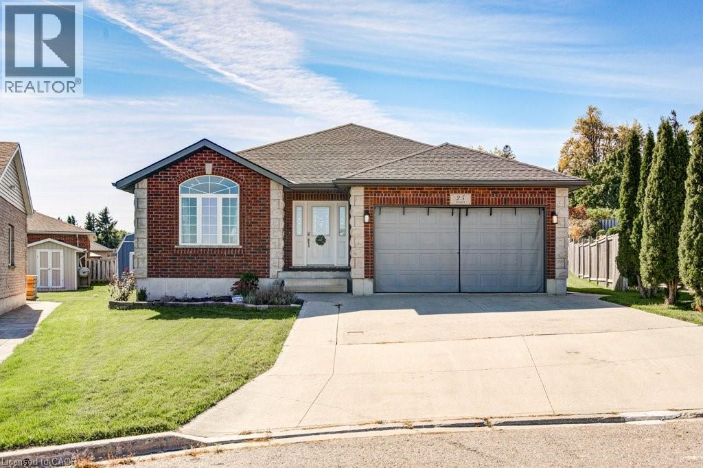 25 PICKETT Court, Mitchell, Ontario