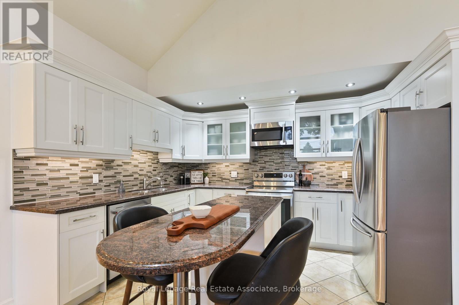 39 Shipley Road, Toronto, Ontario  M9R 3H9 - Photo 12 - W12516202