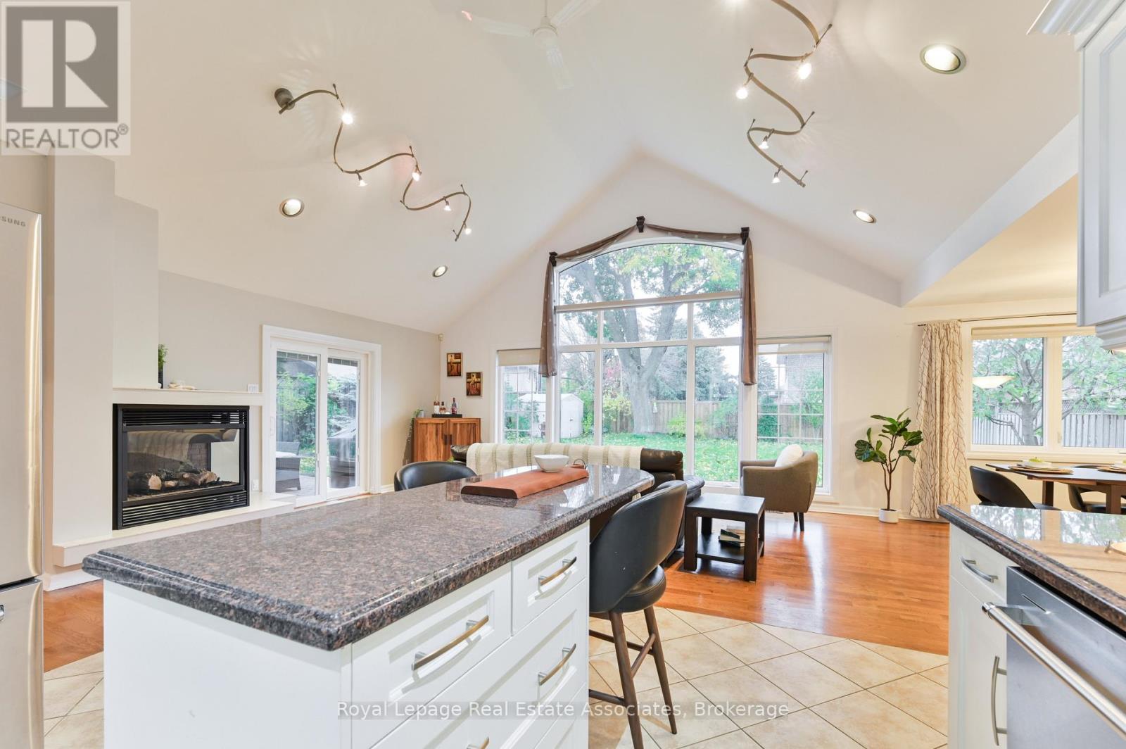 39 Shipley Road, Toronto, Ontario  M9R 3H9 - Photo 14 - W12516202