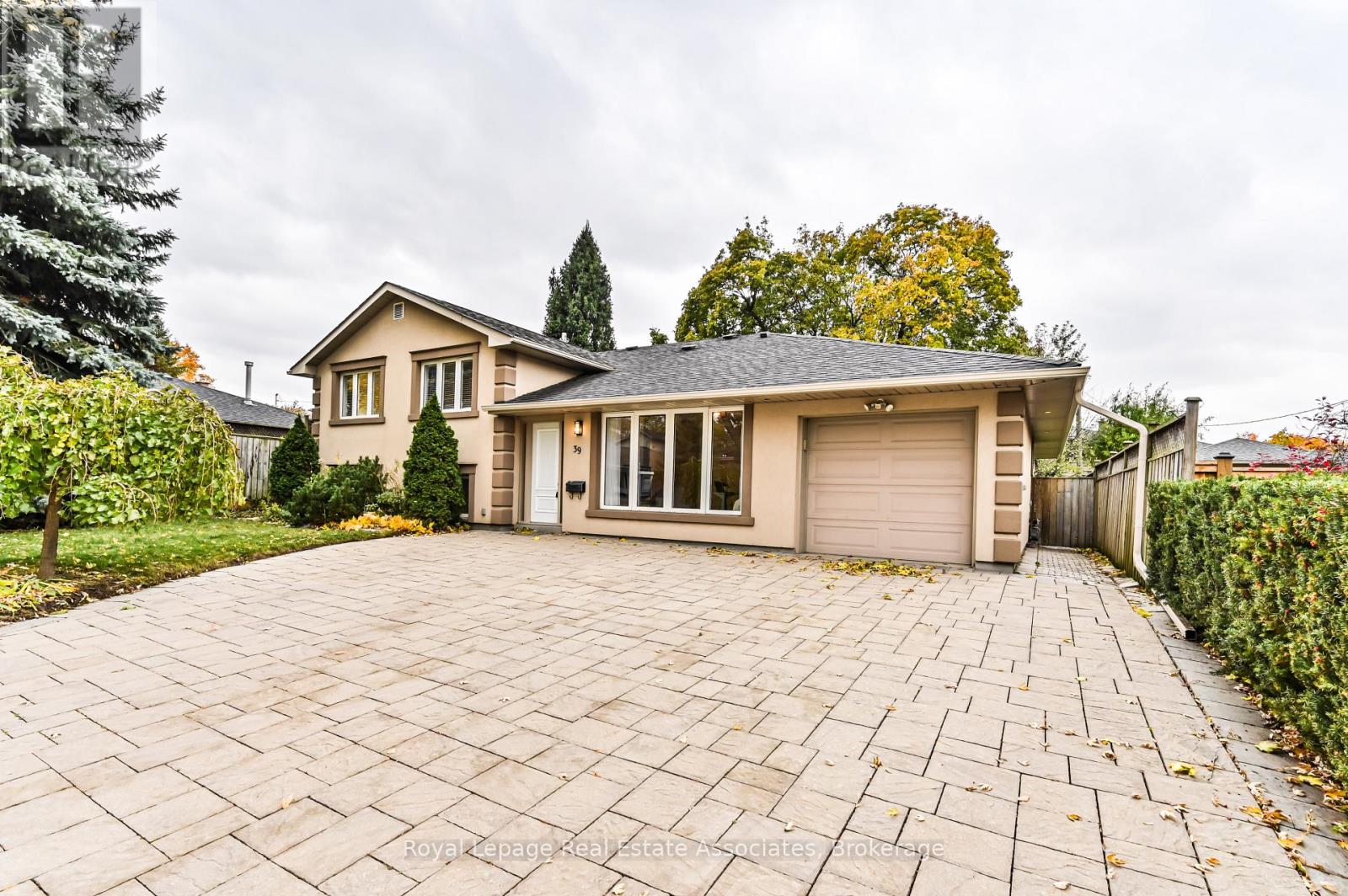 39 Shipley Road, Toronto, Ontario  M9R 3H9 - Photo 2 - W12516202