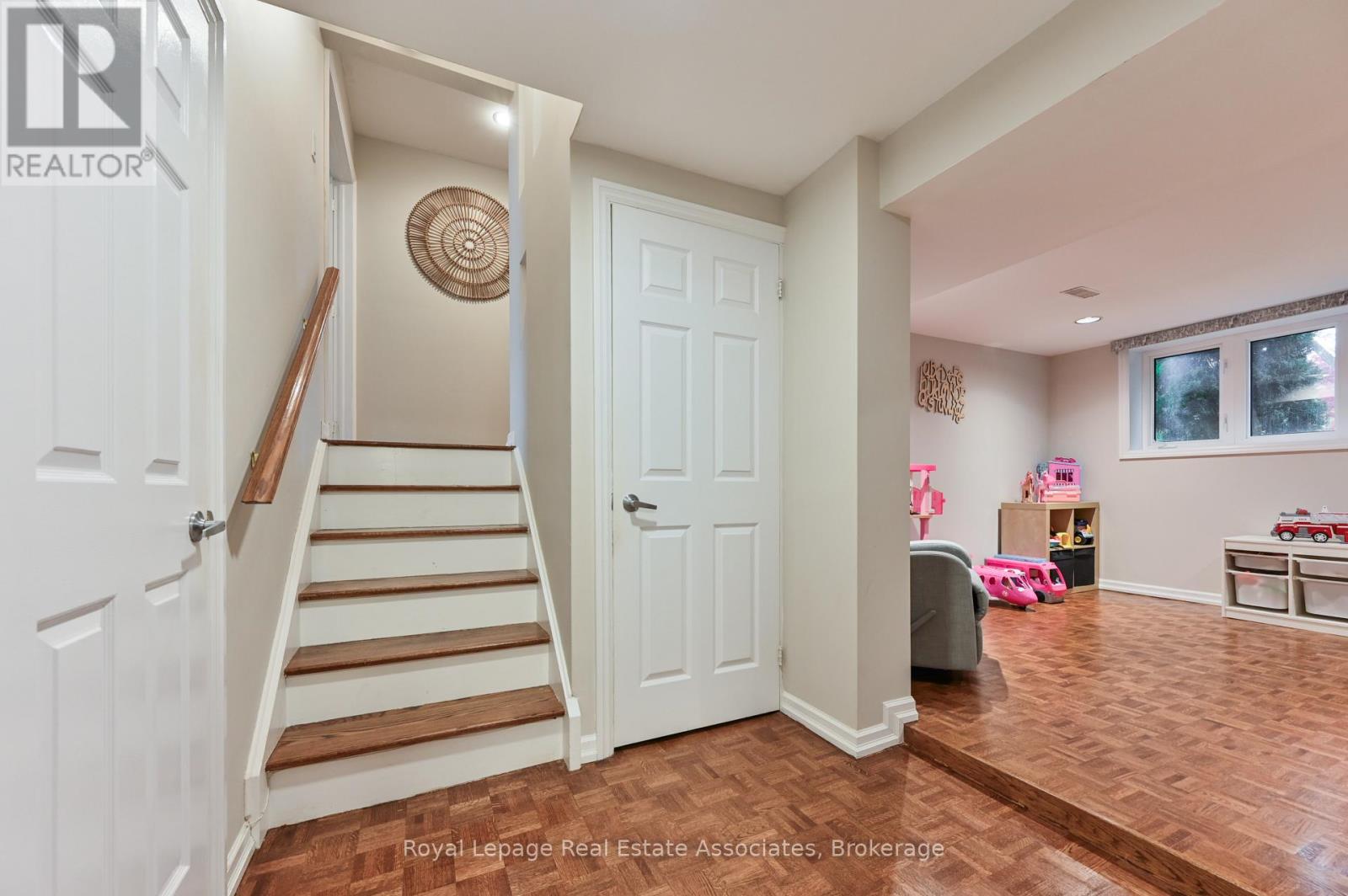 39 Shipley Road, Toronto, Ontario  M9R 3H9 - Photo 23 - W12516202