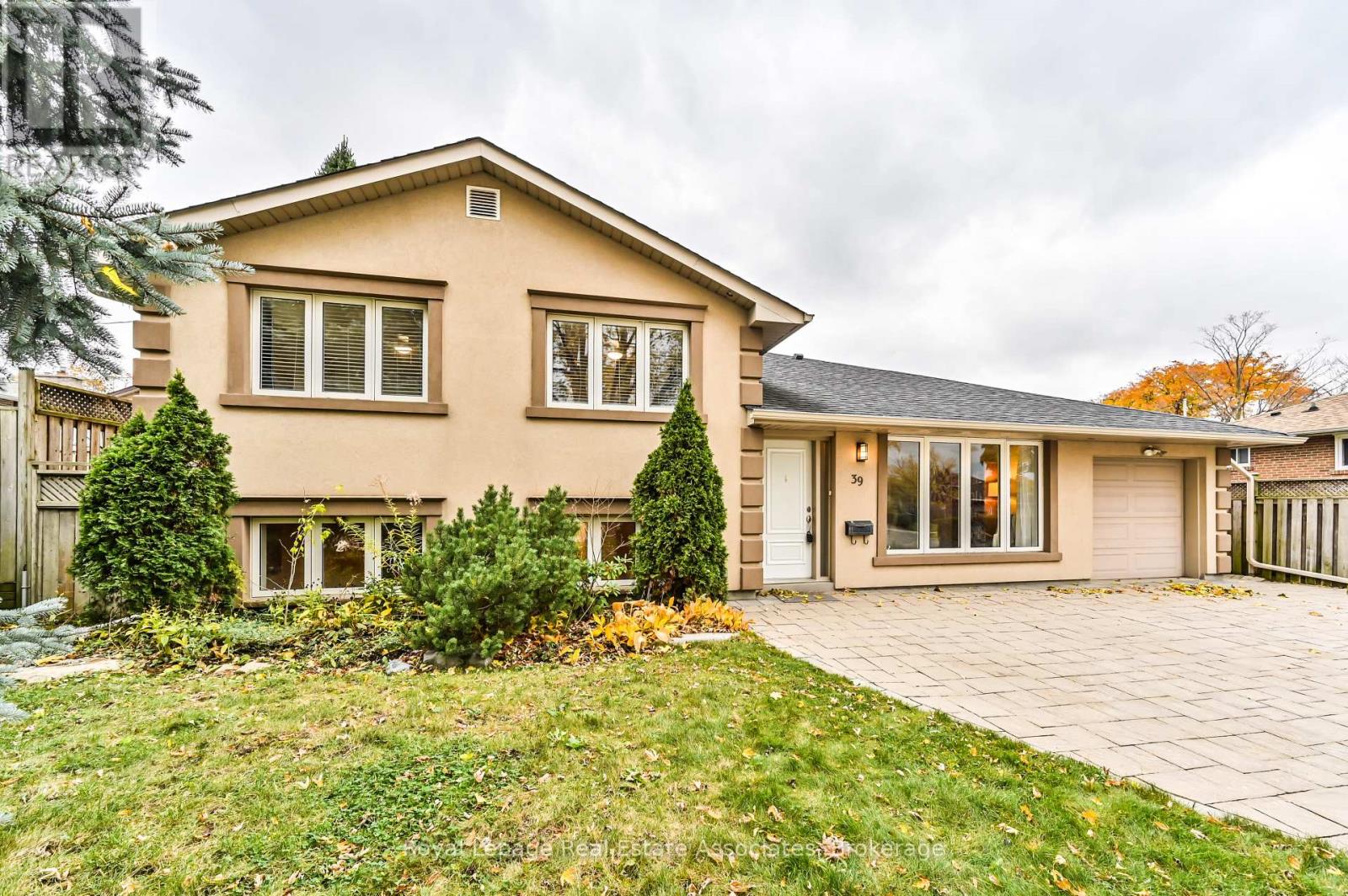 39 Shipley Road, Toronto, Ontario  M9R 3H9 - Photo 3 - W12516202