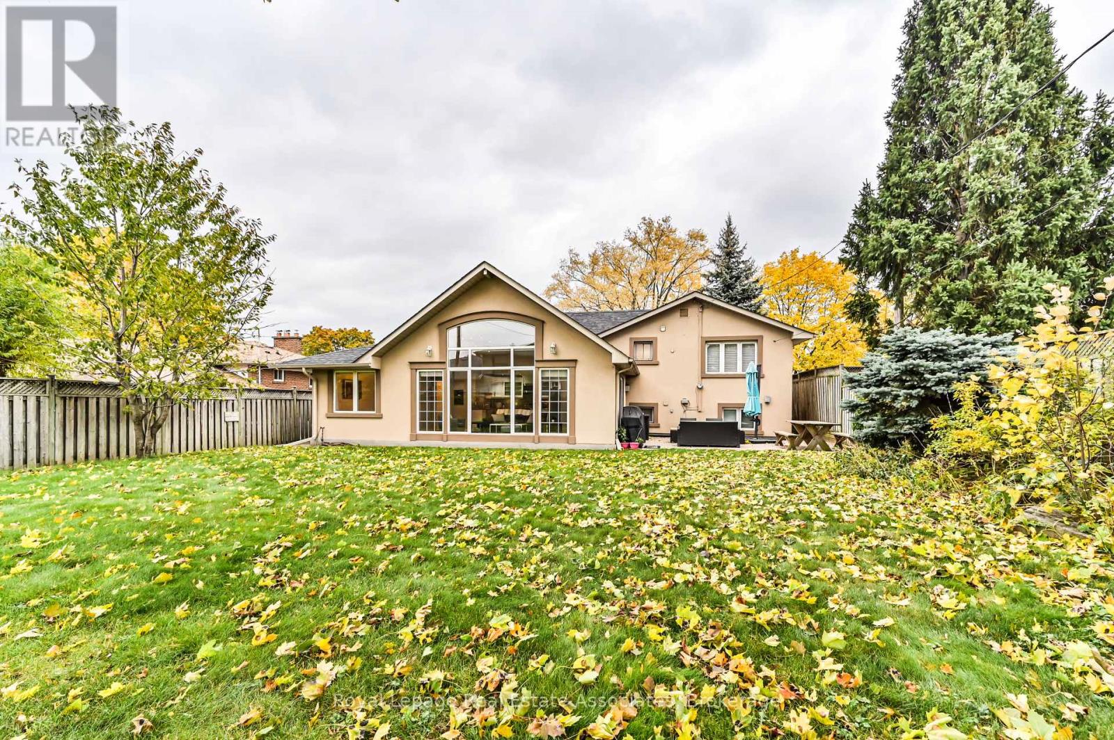 39 Shipley Road, Toronto, Ontario  M9R 3H9 - Photo 32 - W12516202